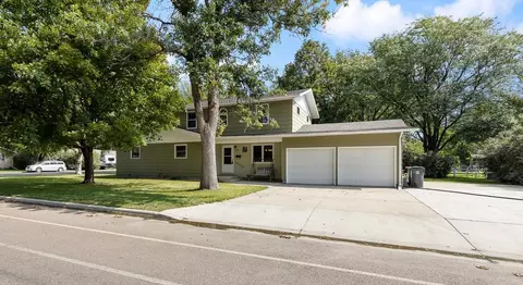 705 S 4th St, Marshall, MN 56258 photo 2