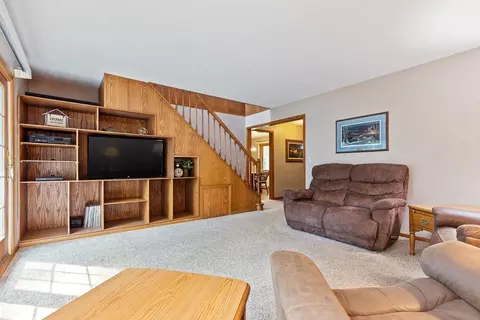 705 S 4th St, Marshall, MN 56258 photo 6