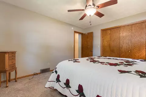 705 S 4th St, Marshall, MN 56258 photo 16