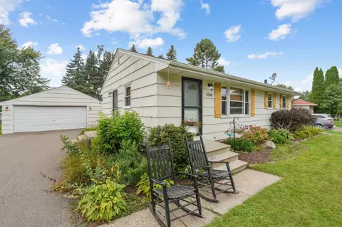 1306 Guthrie Ave N, Oakdale, MN 55128