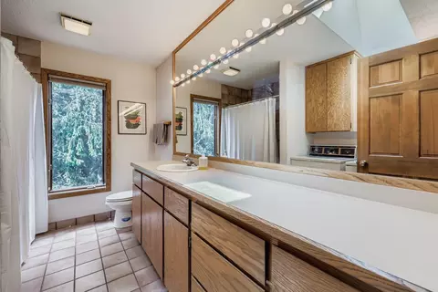 Bath - 8649 Pine Hill Rd, Bloomington, MN 55438 photo 2 of 3