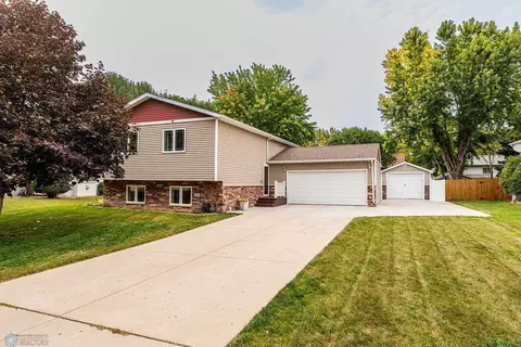 1519 30th Ave S, Fargo, ND 58103