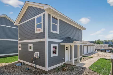 217 N Walnut St, Chaska, MN 55318