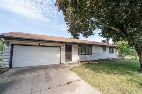 912 Golding Ln, Apple Valley, MN 55124