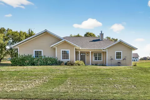 325 Trailstone Dr SW, Cokato, MN 55321