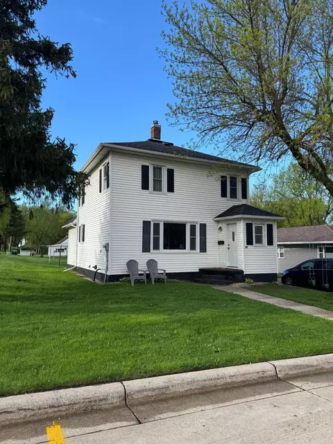 96 7th St SW, Wells, MN 56097