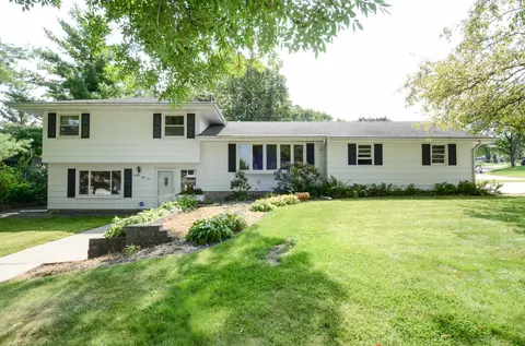 1651 Sioux Blvd, New Brighton, MN 55112