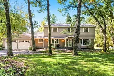 989 Priester Ln, Hudson, WI 54016