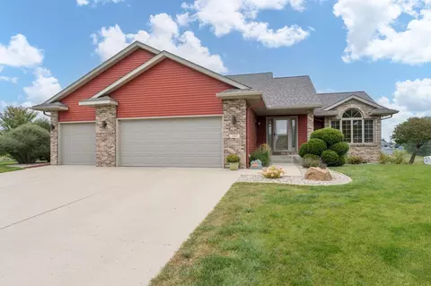 320 Grovebrook Ct, Mankato, MN 56001