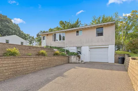 162 Summer Ave, Maplewood, MN 55117