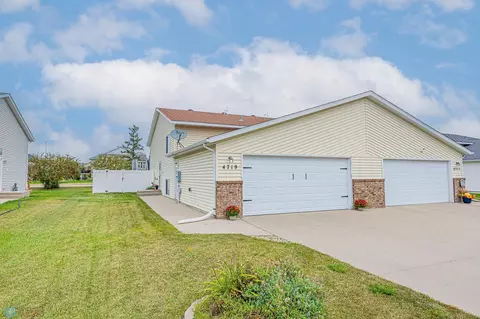 4719 Townsite Pl S, Fargo, ND 58104