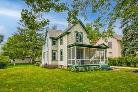 715 4th St, Hudson, WI 54016