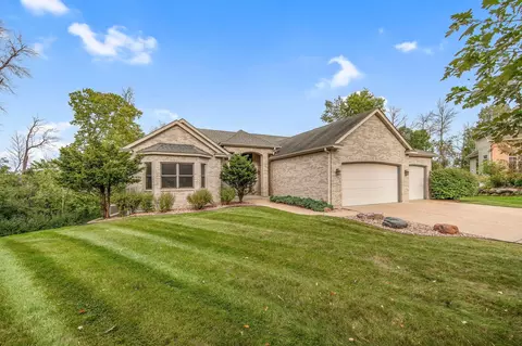 1367 Wolf Cir, Lino Lakes, MN 55038