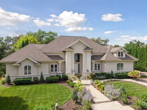 6314 Mcintyre Pt, Edina, MN 55439