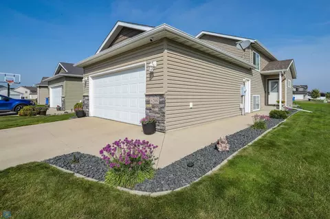 6288 35th St S, Fargo, ND 58104
