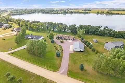 15 Schafer Shore Dr, Sherburn, MN 56171