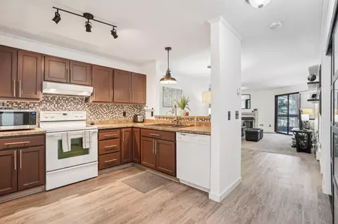 7621 Edinborough Way #2201, Edina, MN 55435