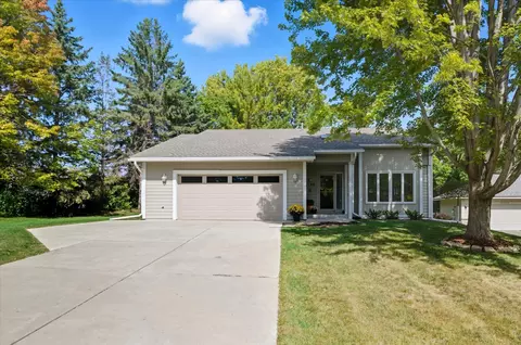 3608 W 99th St, Bloomington, MN 55431