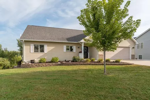1008 W Court St, Belle Plaine, MN 56011