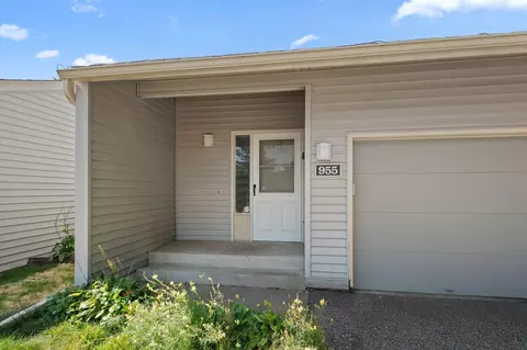 955 Monterey Ct N, Shoreview, MN 55126