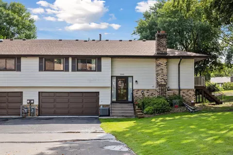 3592 Garden Blvd N, Oakdale, MN 55128