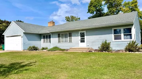 124 N Park Ln, Le Sueur, MN 56058