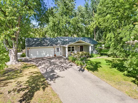 4830 Carleton Rd, Minnetonka, MN 55343
