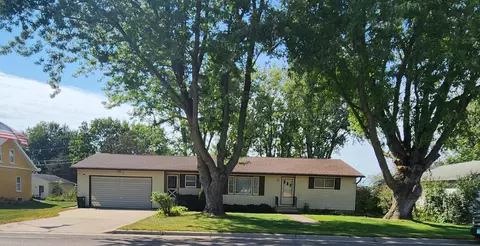 25 4th Ave NW, Elgin, MN 55932