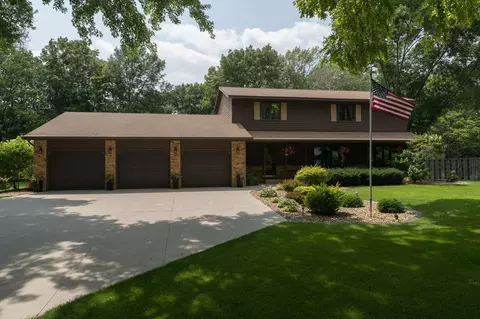 31 Holiday Ct, North Mankato, MN 56003