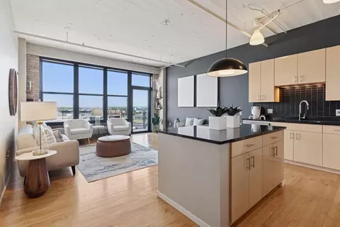 290 Market St #706, Minneapolis, MN 55405