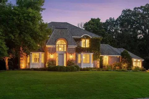 2487 Crowne Hill Rd, Minnetonka, MN 55305