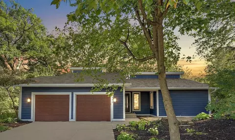 4540 Ridgeview Dr, Eagan, MN 55123