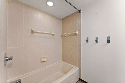 Bath - 4540 Ridgeview Dr, Eagan, MN 55123 photo 4 of 4
