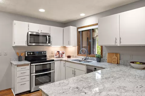 Kitchen - 4540 Ridgeview Dr, Eagan, MN 55123 photo 3 of 6