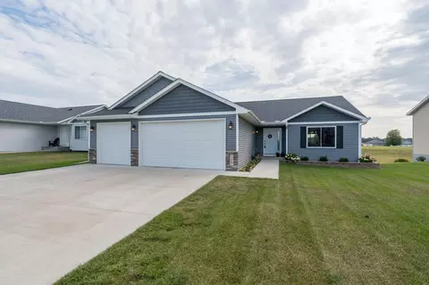 328 Cedar Trail Dr, Le Sueur, MN 56058