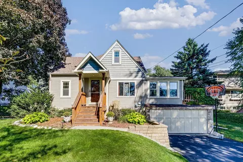 417 W Horseshoe Dr, Shoreview, MN 55126