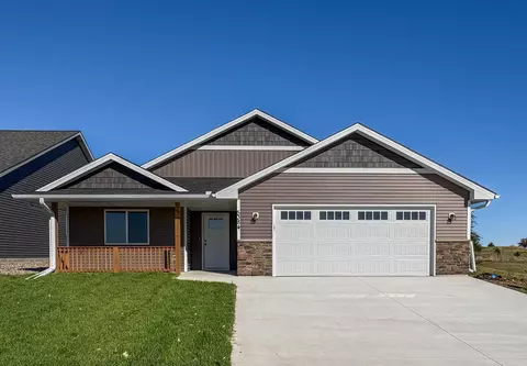 5384 Tee To Green St, Saint Cloud, MN 56304