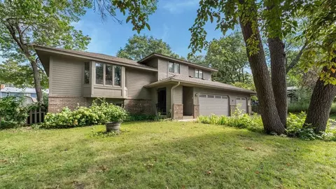 2540 Holly St S, Cambridge, MN 55008