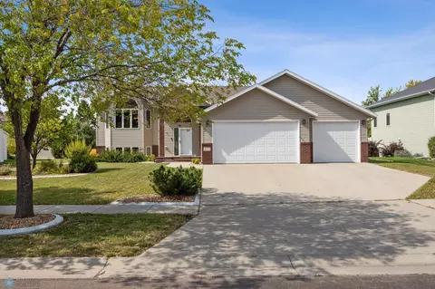 4315 53rd St S, Fargo, ND 58104