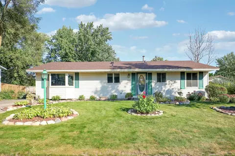 889 Whitney Dr, Apple Valley, MN 55124