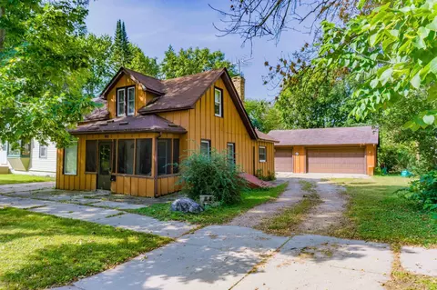110 S Elm St, Chaska, MN 55318