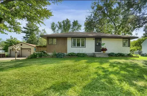 6241 50th St N, Oakdale, MN 55128