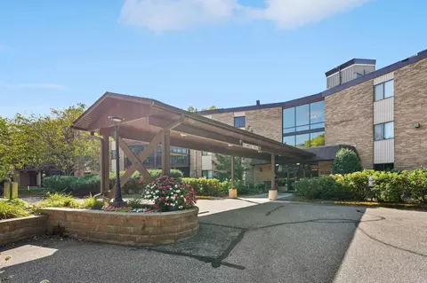 2670 Oxford St N #246, Roseville, MN 55113