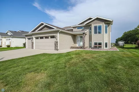 809 W Summerwood Trl, Dilworth, MN 56529
