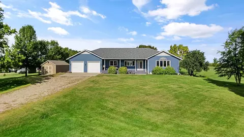 11655 Sunset Cir, Hutchinson, MN 55350