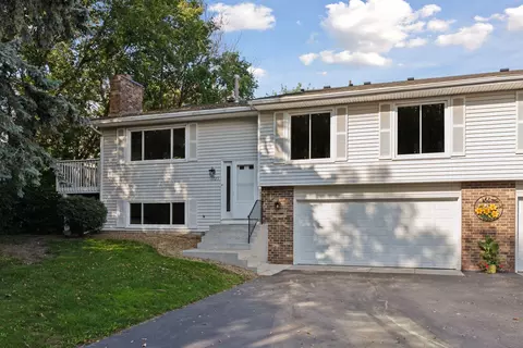 1725 W 140th St, Burnsville, MN 55337