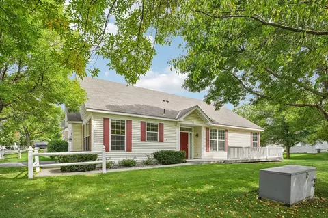 445 Meadowood Ln, Burnsville, MN 55337
