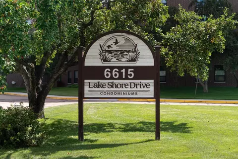 6615 Lake Shore Dr S #517, Richfield, MN 55423