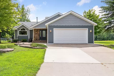 1042 8th Ave SW, Hutchinson, MN 55350