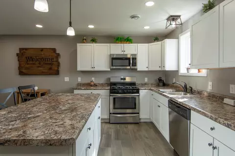 Kitchen - 10620 Kinder, Brainerd, MN 56401 photo 4 of 4